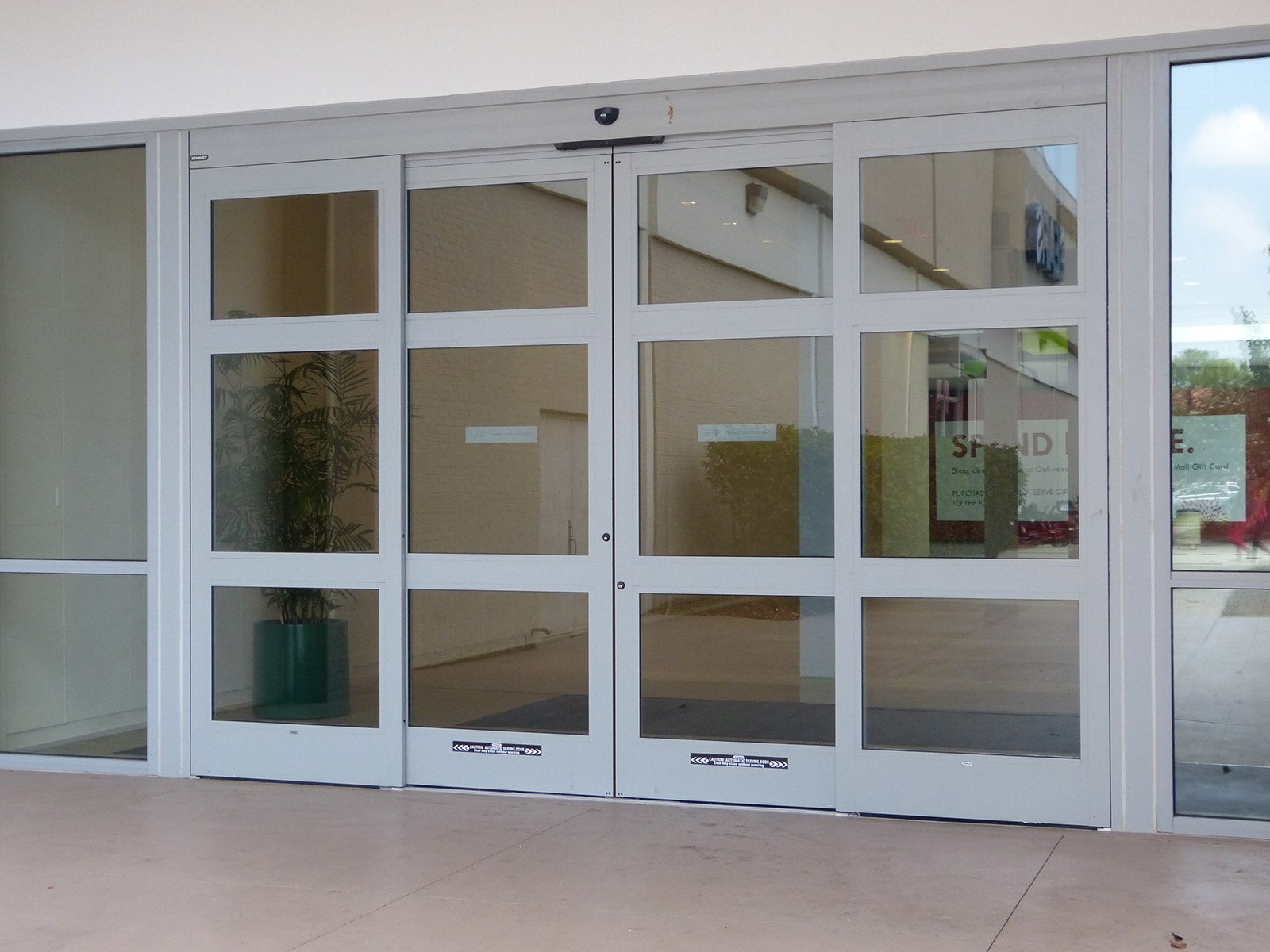 Dura Storm™ 20003000 Hurricane Rated Automatic Sliding Door Stanley Access Technologies 7630